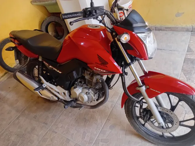 Vendo fam 160 2019 ou troco em carro tudo ok em meu nome valor 14,900