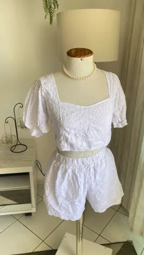 Conjunto branco cropped e short P