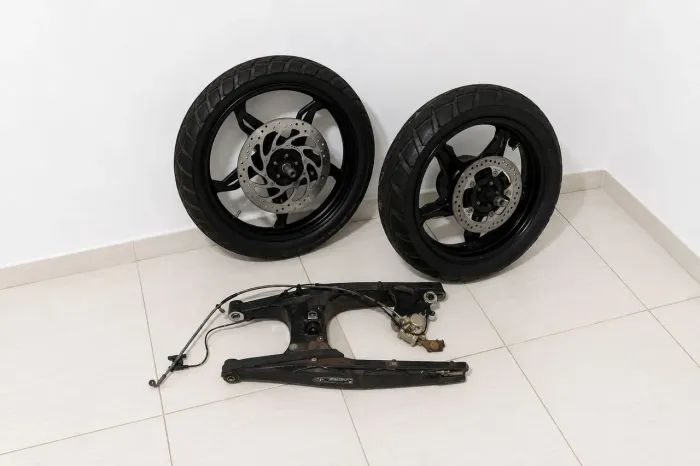 PAR DE RODAS + BALANÇA ORIGINAL BMW DA G310 ARO 19 DA FRENTE ARO 17 TRASEIRO