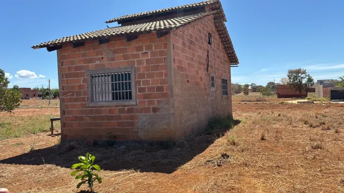 Aluga-se casa luzimangues 