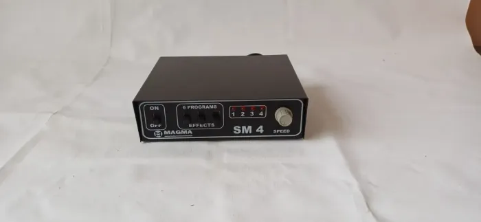 Controladora de iluminação para 4 lâmpadas e 6 programas