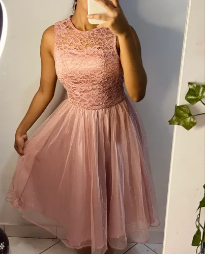 Vestido de festa rose, com renda, cetim e brilho