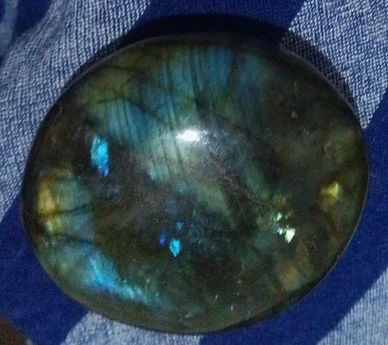 amuleto labradorita especrtolita feldospato pedra mineral cristal