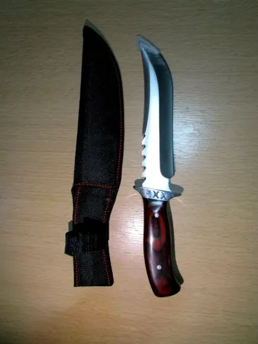 Facas artesanais e machadinhas 