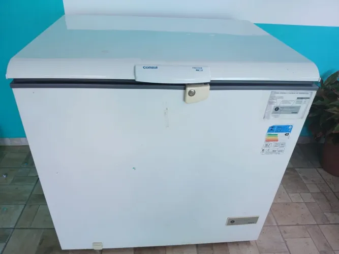 VENDO FREEZER HORIZONTAL CONSUL 309 L. 127v
