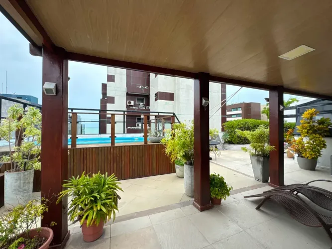 Cobertura duplex à venda na primeira quadra da praia da Ponta Verde com 364 m2, 4 suítes