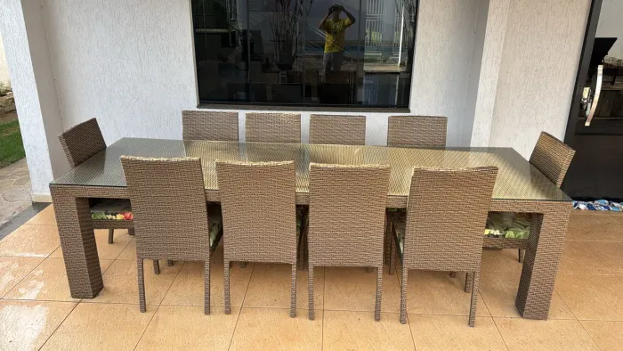 Mesa de fibra com 10 cadeiras