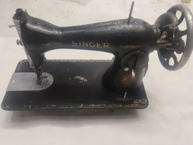 Vendo 3 máquinas de costura antiga