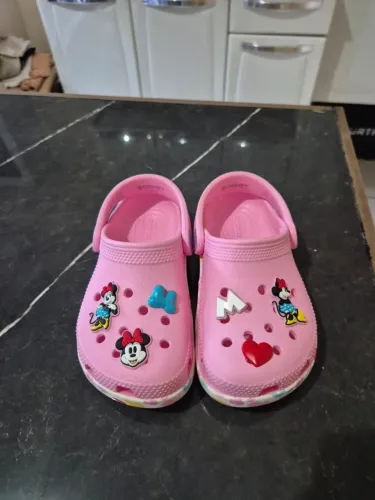 Sapatinho Crocs tamanho 26 original semi novo
