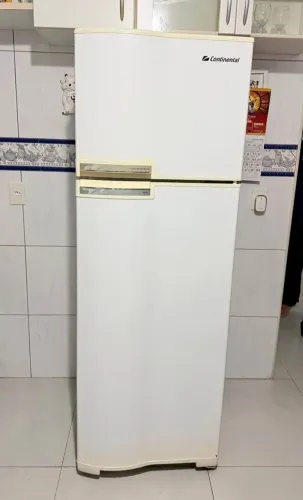 DOA-SE GELADEIRA CONTINENTAL 220V DUPLEX