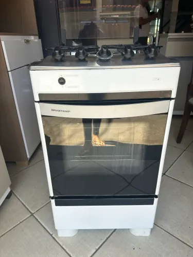 Fogão Brastemp quatro bocas acendimento automático funcionando todas as bocas e forno tb