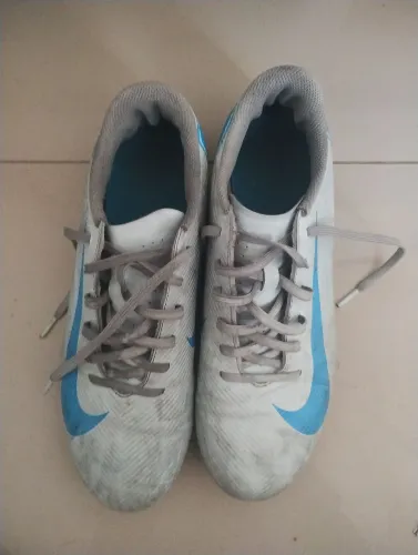 Chuteira Nike ótimo estado