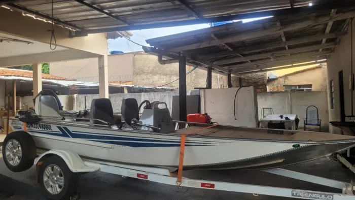 Vendo lancha pouco usada urgente valor 45.000 falar *