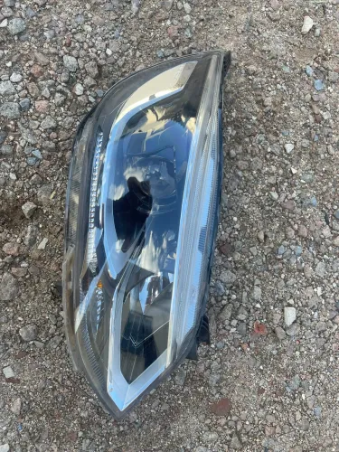 Farol Direito Novo Onix