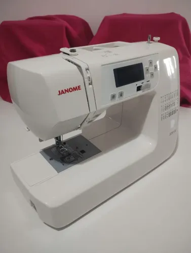Máquina de Costura Janome 2030DC Eletrônica 