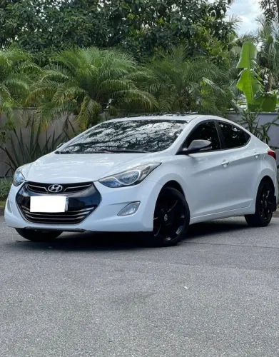 Hyundai Elantra GLS 1.8 16V Aut. 2013