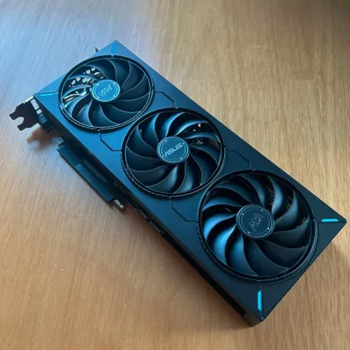 Placa de Video RTX 5070 Asus ATS Atlas Shark
