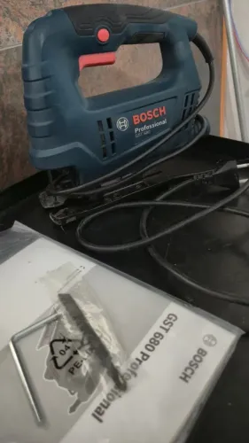 Serra tico tico Bosch GST 680 500w Professional 220v