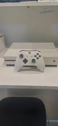 Vendo Xbox one s em perfeito estado acompanhado de um controle(leia a descrição)