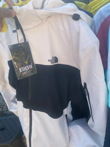 Jaqueta corta vento masculina the north face off-white e preto