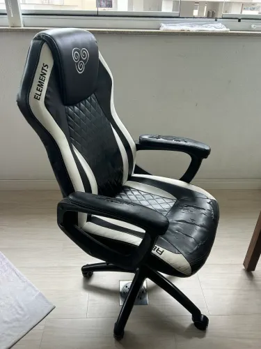 Cadeira gamer semi nova