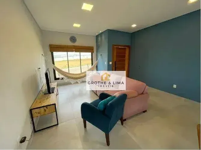 Casa à venda no Condomínio Santa Mônica em Caçapava, SP