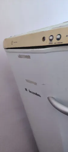 Freezer vertical 127v não congela só gela