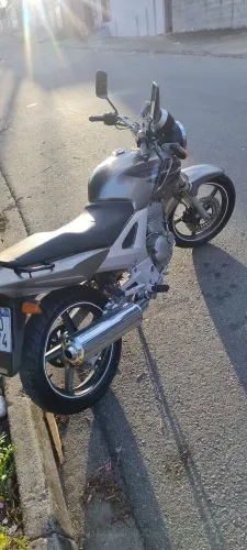 Vendo Twister 2008 moto toda original.