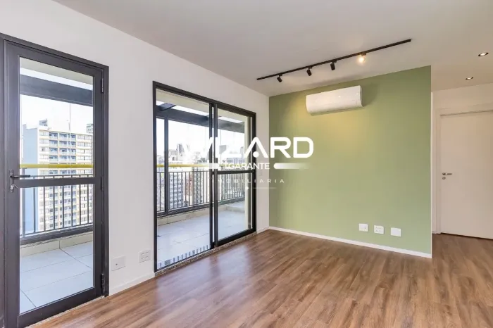 Cobertura linear totalmente design com skyline cinematográfico em Santa Cecília