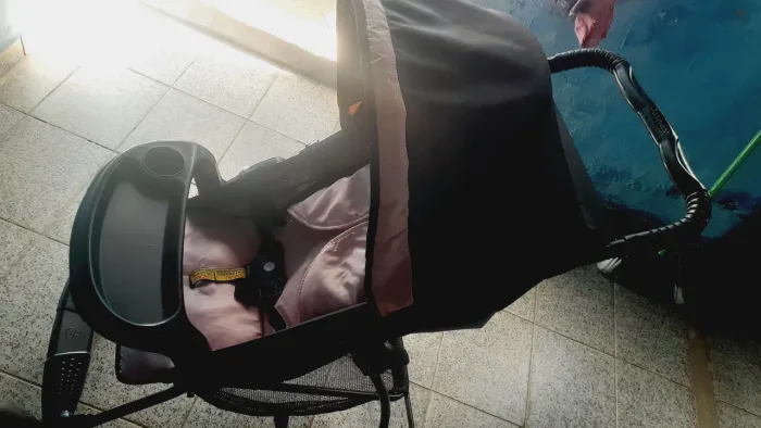 Carrinho de bebê menina