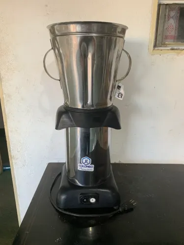 Liquidificador industrial 6L com tampa