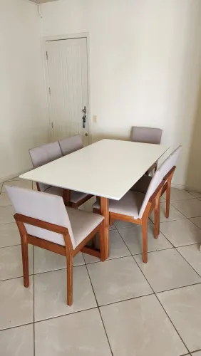 Mesa Tok&Stock com 6 cadeiras