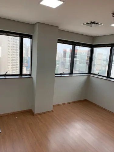 Aclimação - Excelente Conjunto Comercial de 68m² com 4 Salas e 1 Vaga | Venda ou Locação