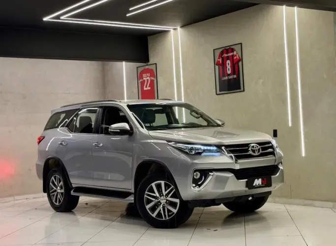 Toyota Hilux SW4 SRX 4X4 2.8 TDI 16V Dies. Aut. 2017