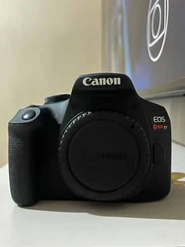 Canon T7 - SEMINOVA