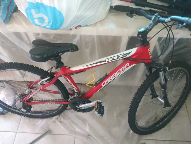 Bike Caloi Carrera GTI + Suporte e capacete feminino