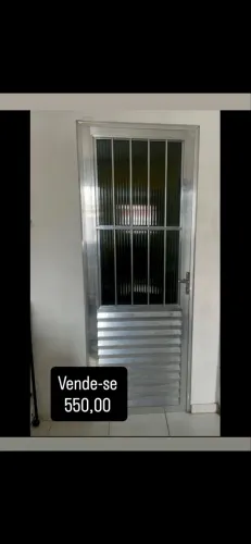 Porta de alumínio com vidro