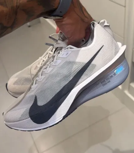 Nike Vaporfly 4 (Placa de carbono) Tam 37.5