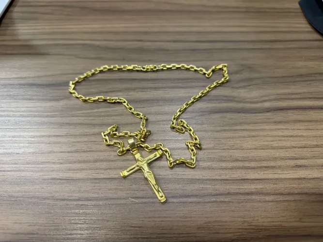 CORRENTE DE OURO 18K MACIÇA MODELO CARTIER COM PINGENTE CRUCIFIXO 
