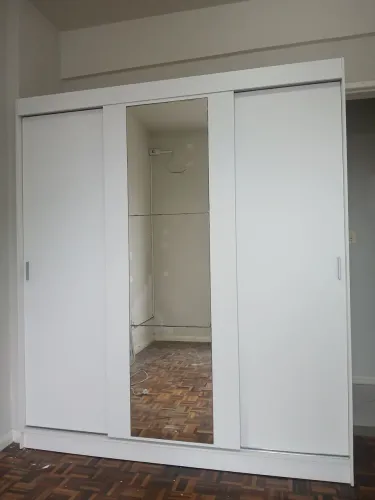 Vendo guarda-roupa seminovo 800,00 ja com entrega e montagem 