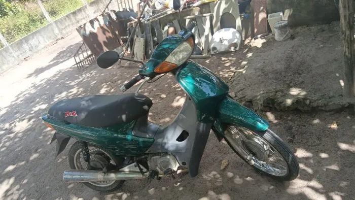 Vende-se biz 100 2004 moto do meu uso muito boa 