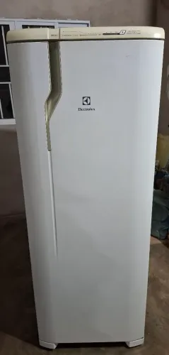 GELADEIRA ELECTROLUX RFE39 FROST FREE