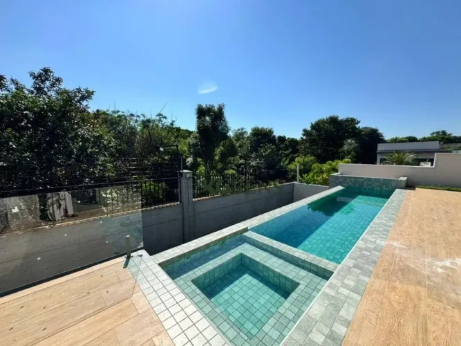 Sobrado com 4 quartos, sendo 4 suítes à venda no Condomínio Villa Bella Florença - Paulíni