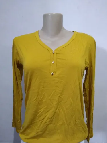 Vende se camisa feminina manga longa, super estilosa que veste pra qualquer ocasião..