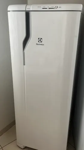 Geladeira Electrolux 240 Litros semi nova