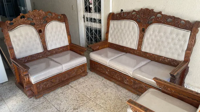 Conjunto de Sofá 2 e 3 Lugares e 1 Poltrona de Madeira