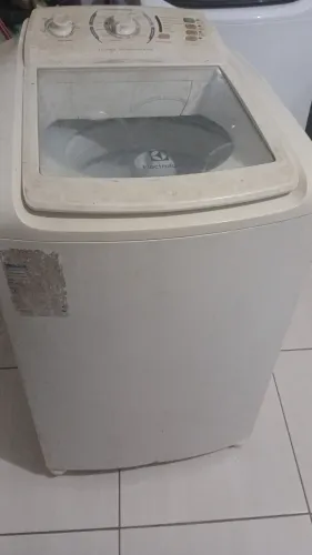 Máquina de lavar 10kg Electrolux com Defeito não está centrífugando  , falta um pezinho