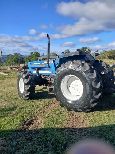 Trator new holland 8830