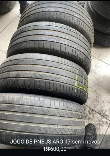 Jogo de e pneus aro 17 semi novos 