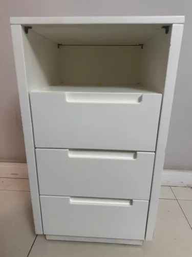 Criado-mudo / Gaveteiro branco com 3 gavetas - 40x40x70 cm